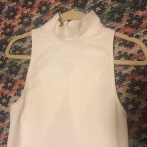 Sleeveless turtleneck tank top